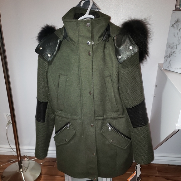 Andrew Marc womens jacket with fox fur - Picture 3 of 3